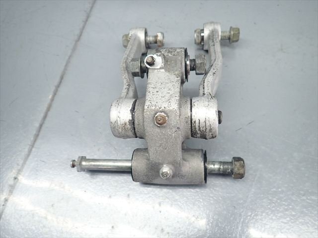 β250407-2 カワサキ GPX400R ZX400F (S62年式) 絶版！希少！ 純正 リアサスリンク アーム 曲り無(wú)し！