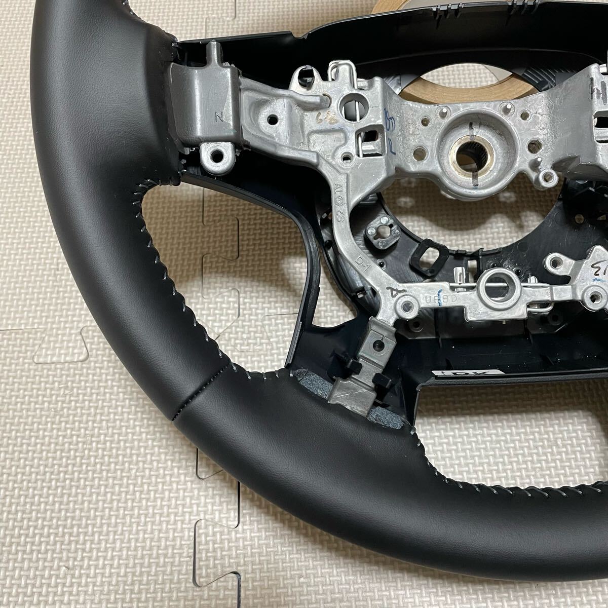 未使用 黒革 後期150系プラドTX-L純正レザーステアリング 未使用 黒革 後期150系プラドTX-L純正レザーステアリング