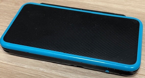 Nintendo 任天堂 Newニンテンドー2DSLL 本体 ブルー ブラック Nintendo 任天堂 Newニンテンドー2DSLL 本体 ブルー ブラック
