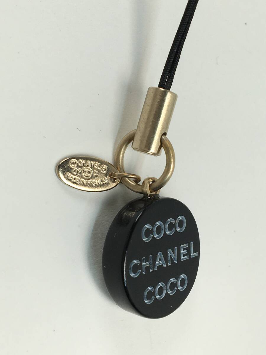 j7416 希少レア 美品 シャネル CHANEL 攜帯ストラップ チャーム プラスチック 黒×白 07P[パケ無料]