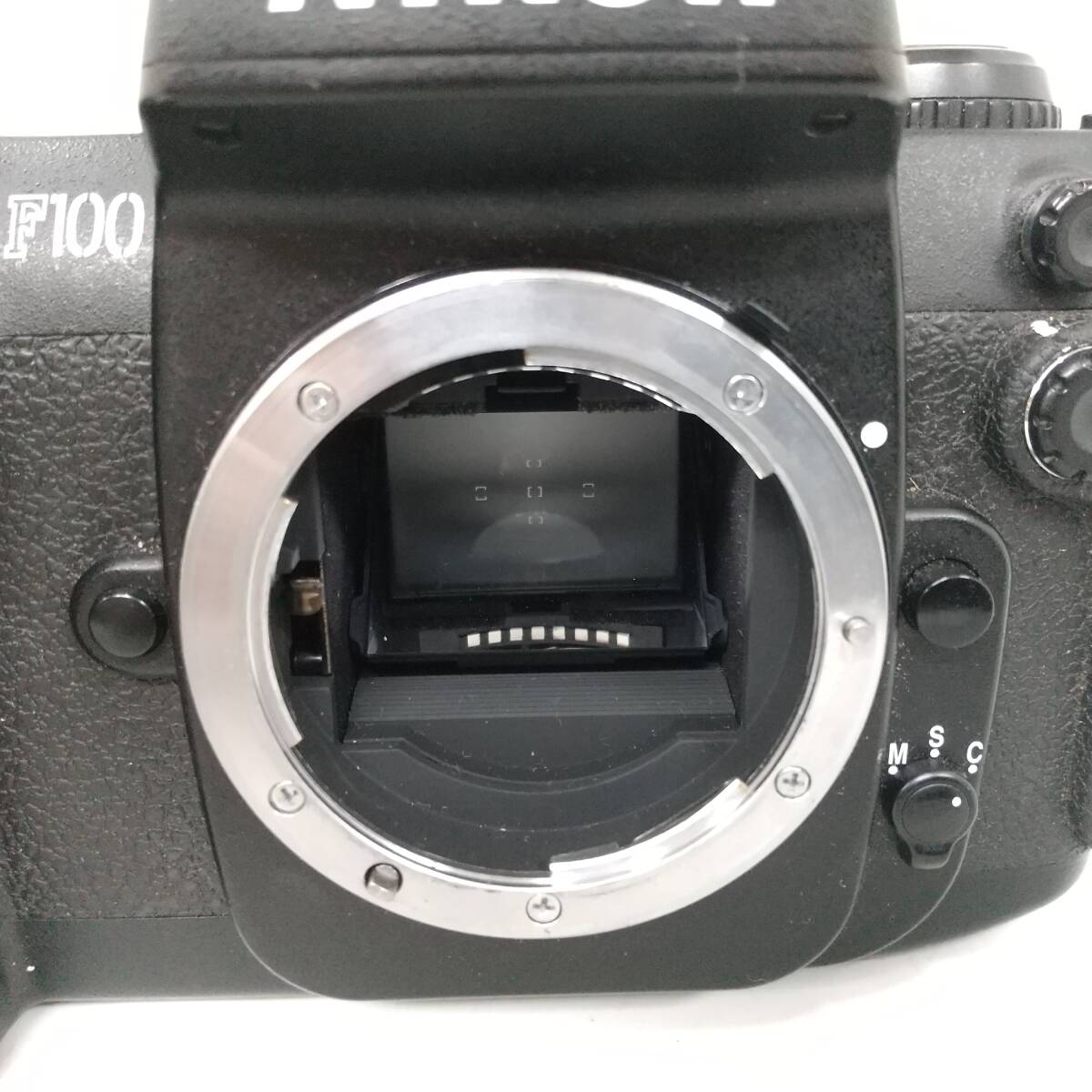 ◎ニコン◎Nikon F100 ボディ本体 便利な乾電池仕様 ◎ニコン◎Nikon F100 ボディ本体 便利な乾電池仕様