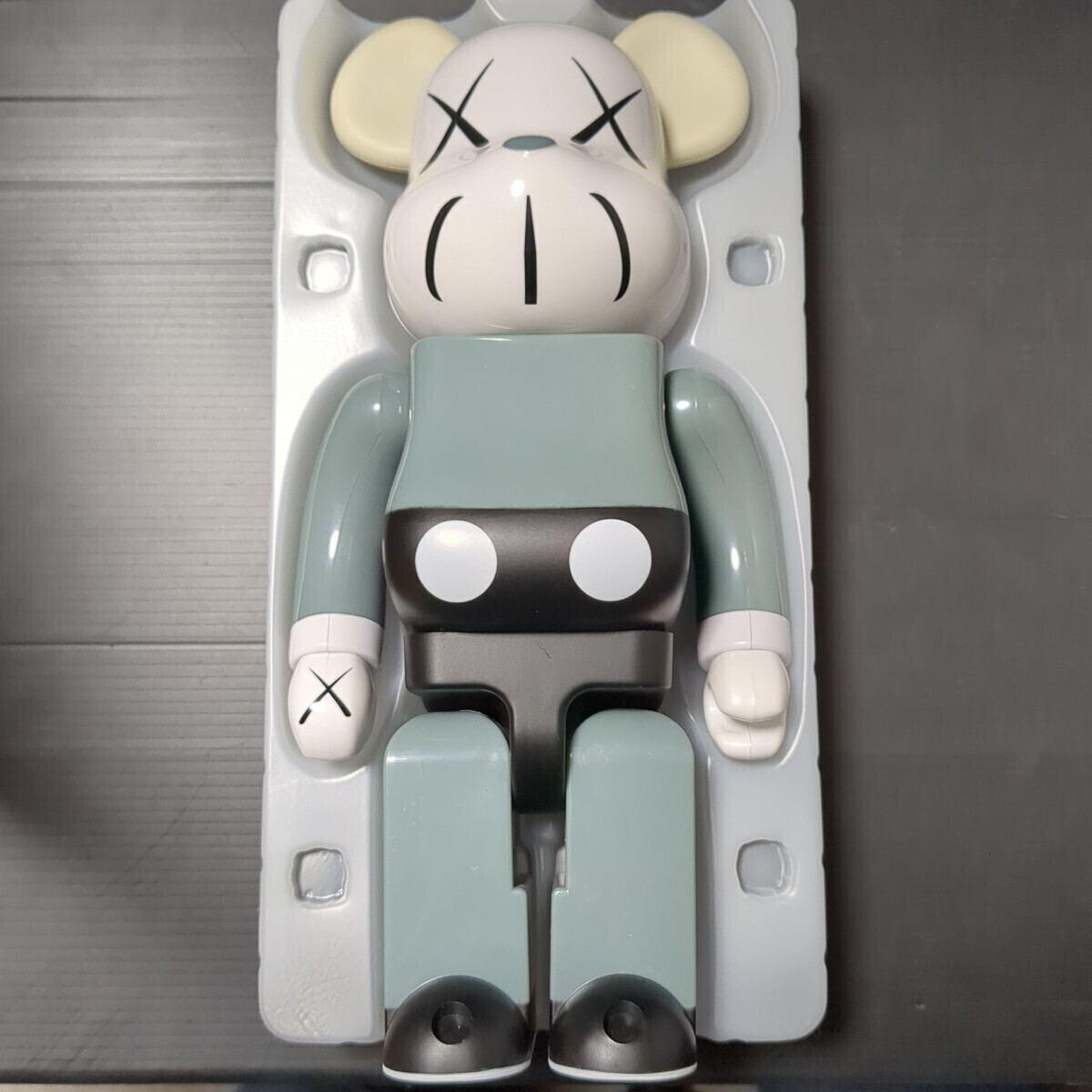 新品未使用箱無しベアブリック400% kaws02(キューブリック、ベア 新品未使用箱無しベアブリック400% kaws02(キューブリック、ベア