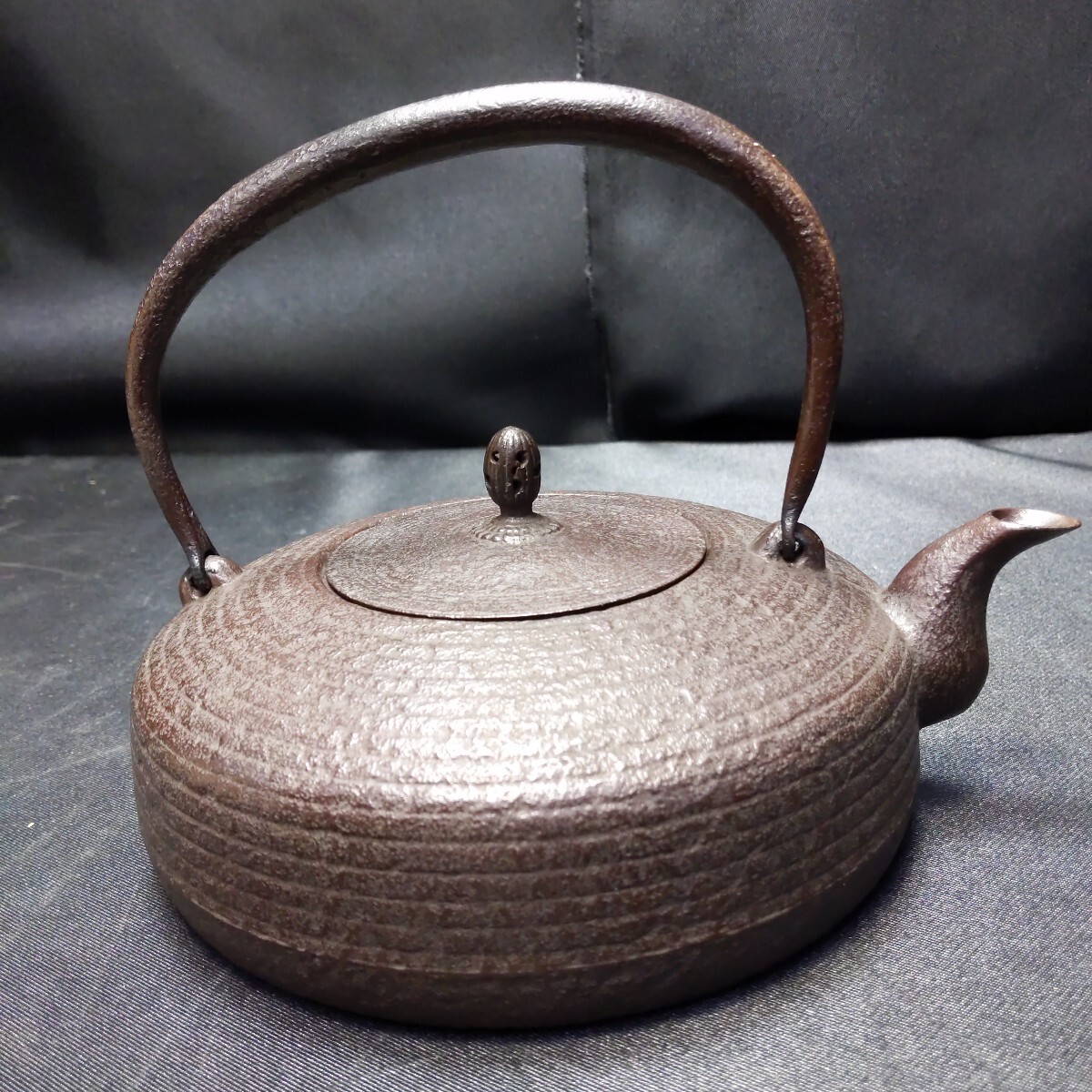 457 南部盛岡 三厳堂 清茂 鉄瓶 鉄器 南部鉄器 南部鉄瓶 約22×18 457 南部盛岡 三厳堂 清茂 鉄瓶 鉄器 南部鉄器 南部鉄瓶 約22×18