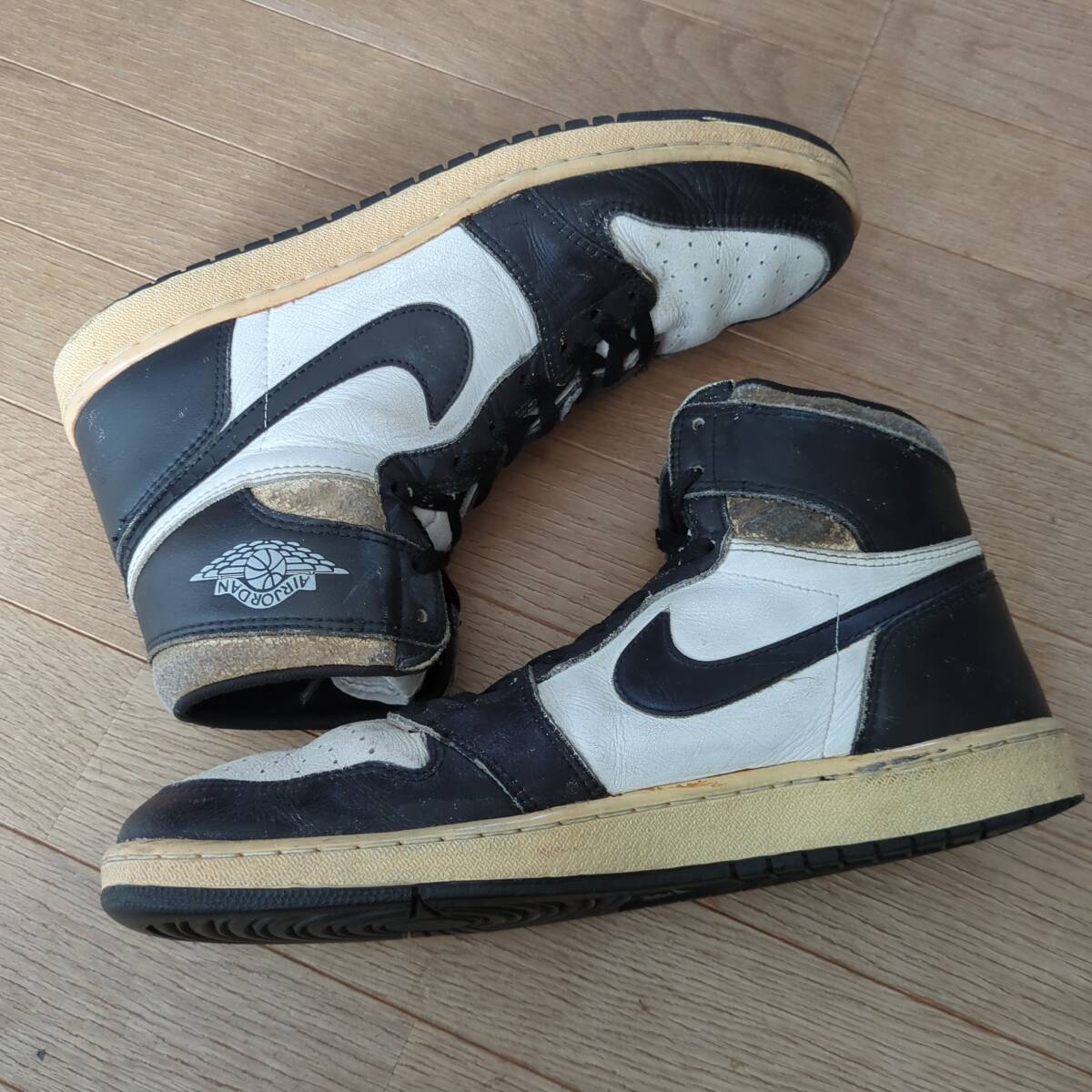 NIKE 1985年 AirJordan1 黒白 オリジナル パンダカラー 13 エア NIKE 1985年 AirJordan1 黒白 オリジナル パンダカラー 13 エア