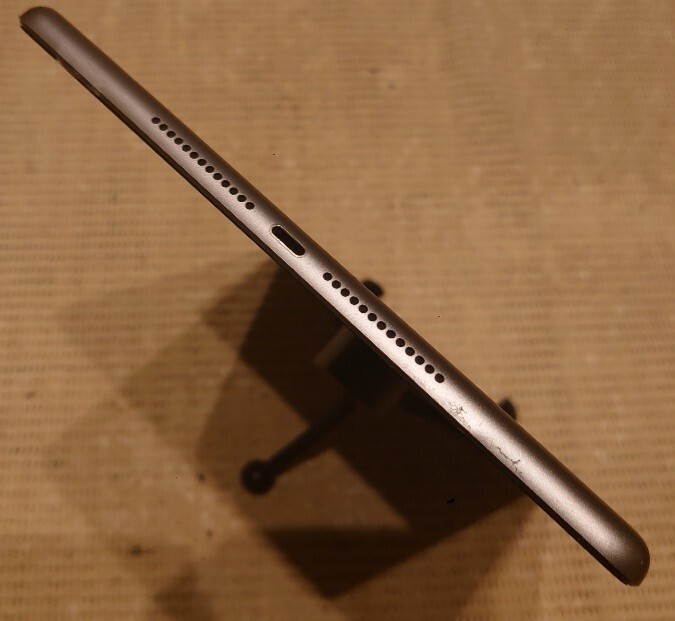 完動品iPad第6世代(A1893)本体32GBグレイ1円スタート(iPad本体 完動品iPad第6世代(A1893)本体32GBグレイ1円スタート(iPad本体