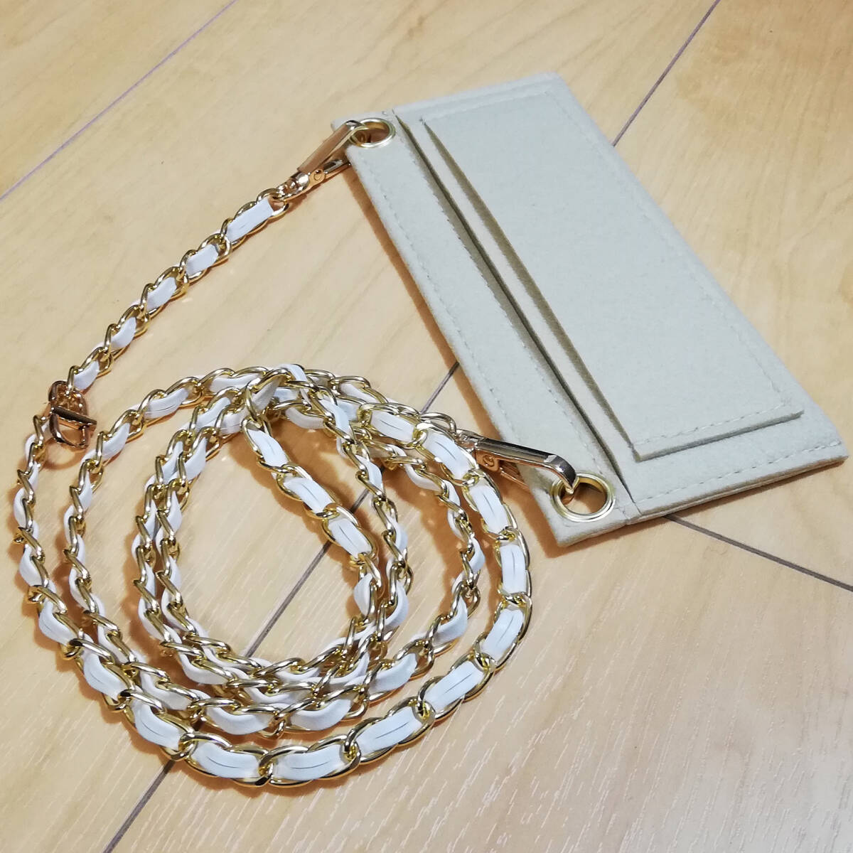 美品】CHANEL(シャネル)マトラッセ キャビアスキン 白 美品】CHANEL(シャネル)マトラッセ キャビアスキン 白