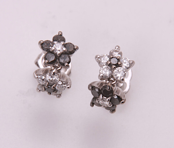 《質(zhì)屋出品》ポンテヴェキオ★k18WG天然ダイアモンドフラワーピアス★C-6149