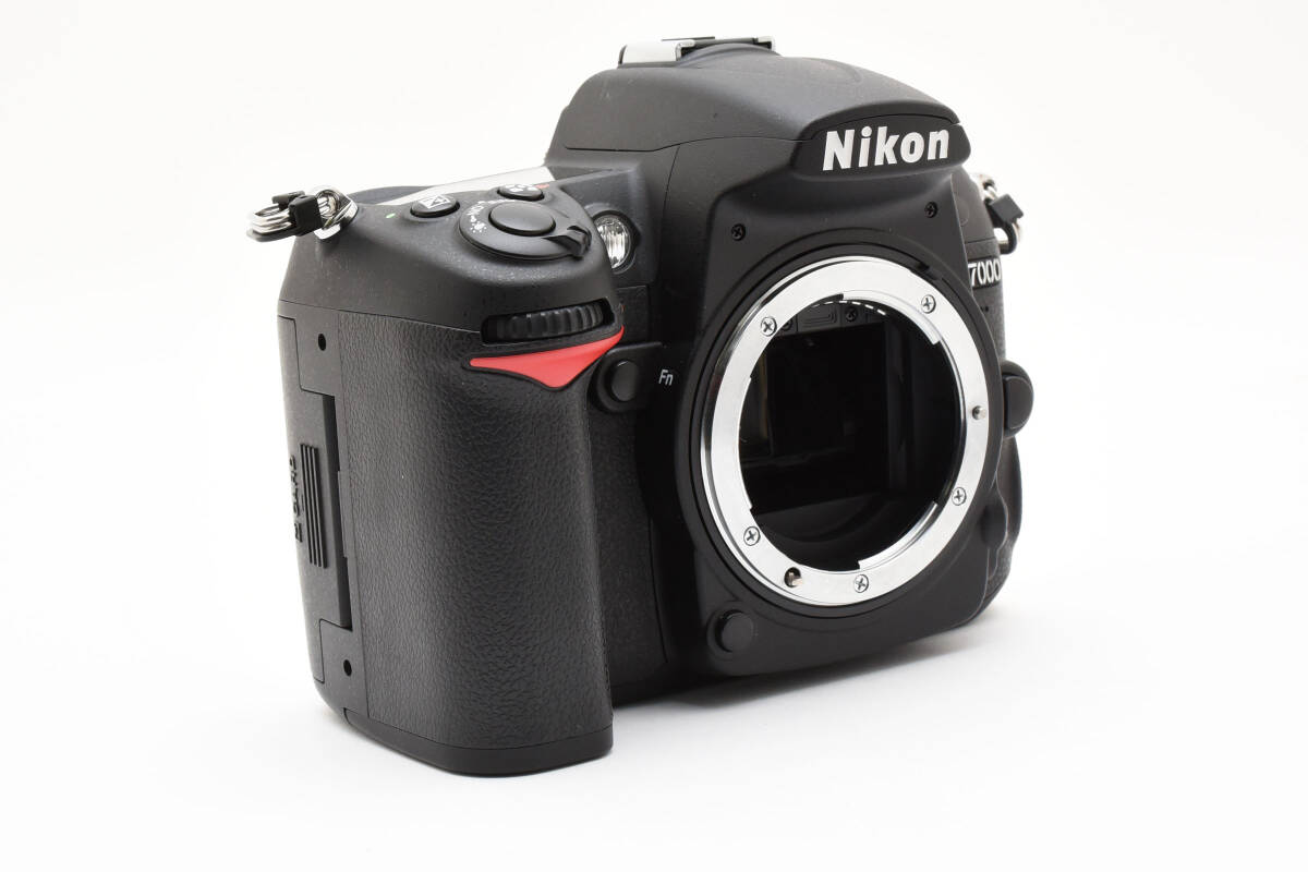 ☆美品☆<ショット数 1,590回> NIKON ニコン D7000 ボディ ☆美品☆<ショット数 1,590回> NIKON ニコン D7000 ボディ