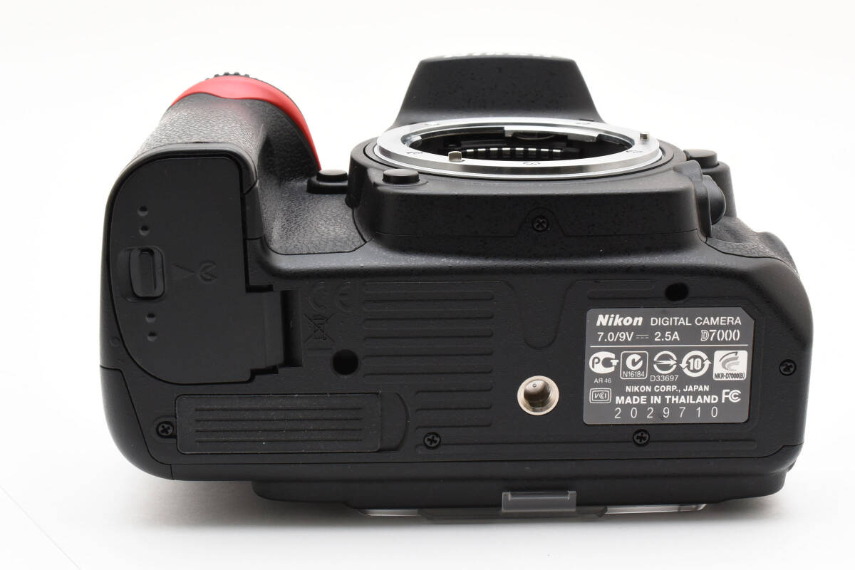 ☆美品☆<ショット数 1,590回> NIKON ニコン D7000 ボディ ☆美品☆<ショット数 1,590回> NIKON ニコン D7000 ボディ