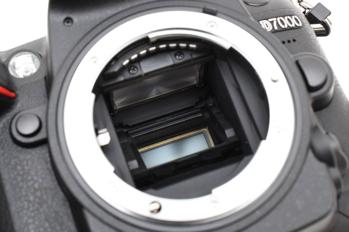 ☆美品☆<ショット数 1,590回> NIKON ニコン D7000 ボディ ☆美品☆<ショット数 1,590回> NIKON ニコン D7000 ボディ