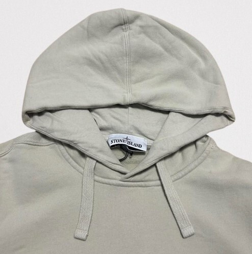 STONE ISLAND ロゴパッチパーカー ベージュ 811560820 V0097 S STONE ISLAND ロゴパッチパーカー ベージュ 811560820 V0097 S
