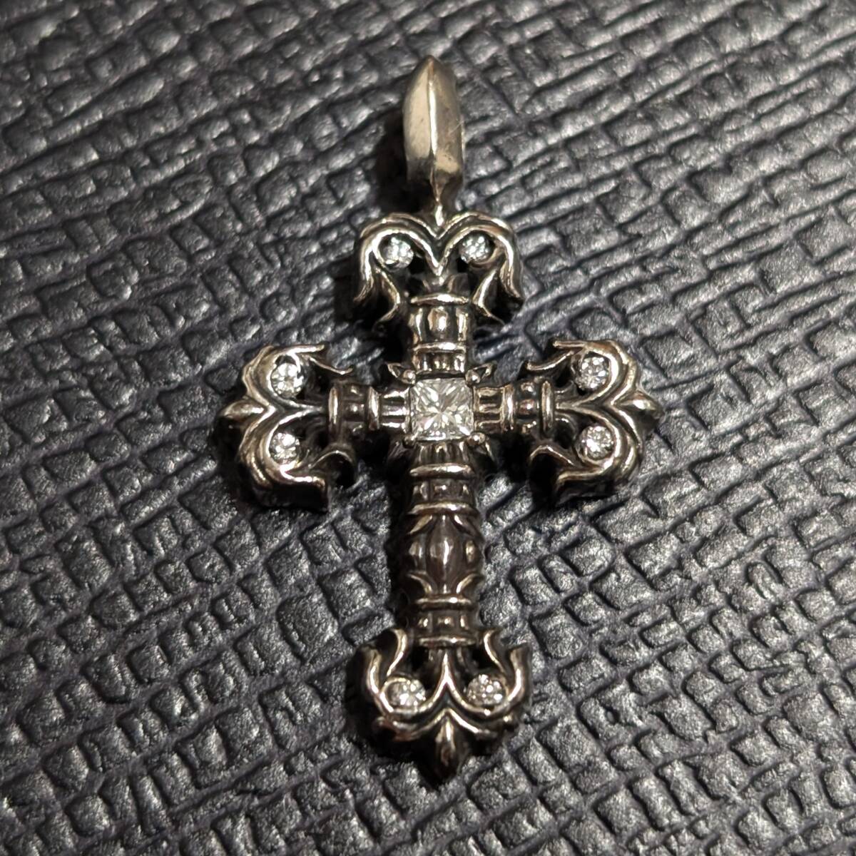 CHROME HEARTS クロムハーツ タイニーフィリグリークロス パヴェ CHROME HEARTS クロムハーツ タイニーフィリグリークロス パヴェ