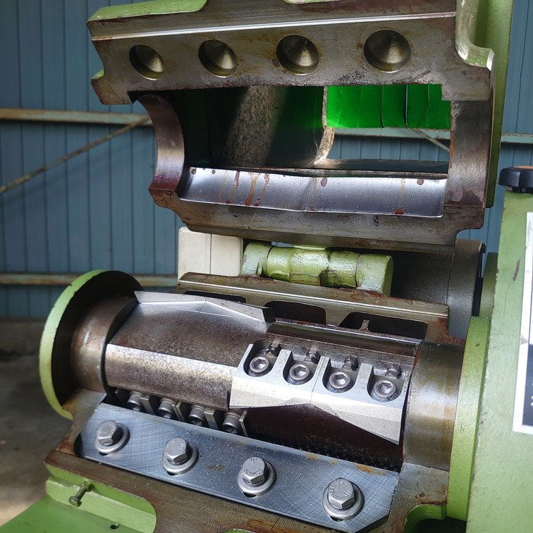 良中古 ホーライ 1.5kw(2馬力) プラスチック粉砕機 P-1328 良中古 ホーライ 1.5kw(2馬力) プラスチック粉砕機 P-1328