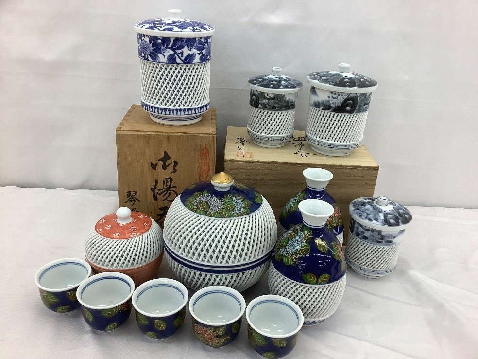 有田焼 琴峰 作 網目焼まとめ/組湯呑/蓋物/酒器揃 ネーム等記入 有田焼 琴峰 作 網目焼まとめ/組湯呑/蓋物/酒器揃 ネーム等記入