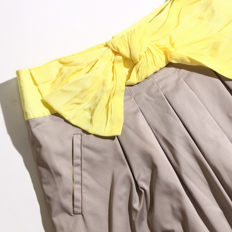 美品 AG by aquagirl アクアガール 春 夏 可愛い ビックリボン バイカラー 切替 Aライン フレアスカート M グレー イエロー 黄色 スカート_画像2