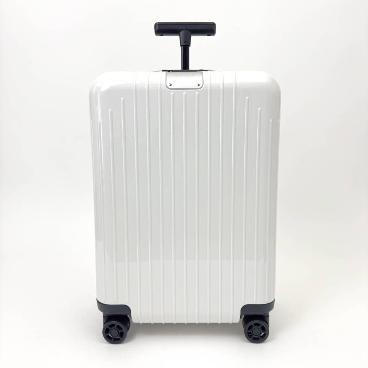 極美品】RIMOWA リモワ EssentialLite Cabin エッセンシャル 極美品】RIMOWA リモワ EssentialLite Cabin エッセンシャル