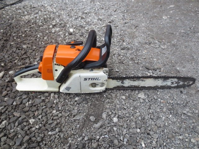 中古品 STIHL エンジンチェーンソー MS240 (J-58 中古品 STIHL エンジンチェーンソー MS240 (J-58