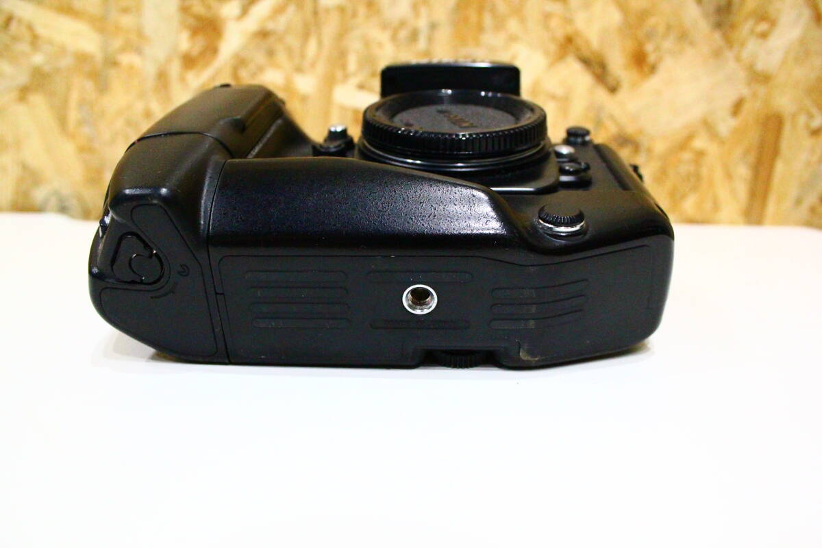 KJ03284 ニコン nikon F4 MB-21 フィルムカメラ ボディ 動作 KJ03284 ニコン nikon F4 MB-21 フィルムカメラ ボディ 動作