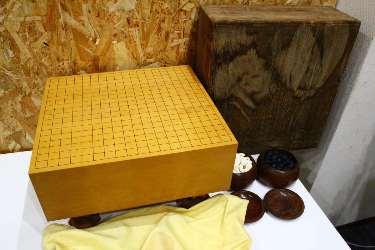TJ04044 碁石+碁盤 碁盤厚さ15.5cm 碁石厚さ10mm 黒183個 TJ04044 碁石+碁盤 碁盤厚さ15.5cm 碁石厚さ10mm 黒183個