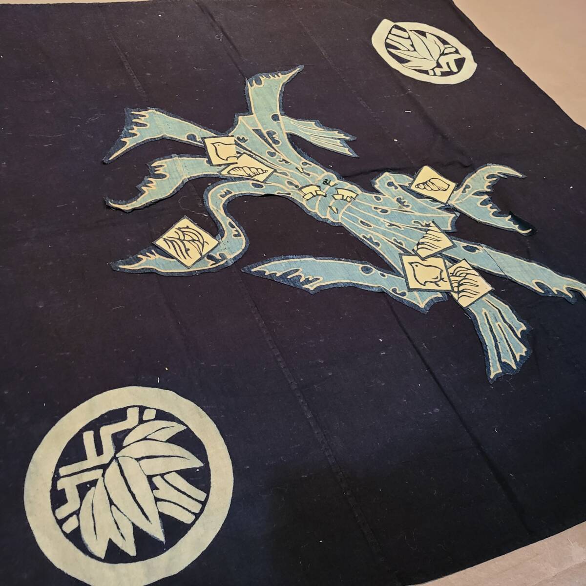 ◇藍染木綿 熨斗目文様 筒描 裂貼り 作品 風呂敷◇ 時代衣装古裂 ◇藍染木綿 熨斗目文様 筒描 裂貼り 作品 風呂敷◇ 時代衣装古裂