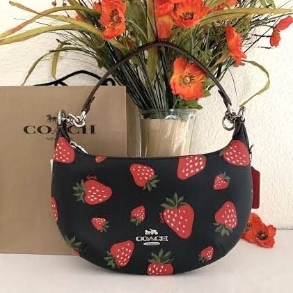  Coach кожаная сумка COACHpei тонн * сигнал bo- клубника рисунок сумка на плечо сумка новый товар бренд стандартный товар клубника клубника чёрный 