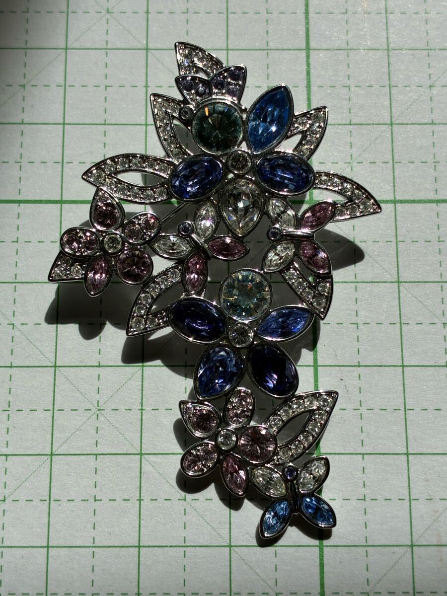 0922 SWAROVSKI スワロフスキー ブローチ 花モチーフ 箱付き 0922 SWAROVSKI スワロフスキー ブローチ 花モチーフ 箱付き