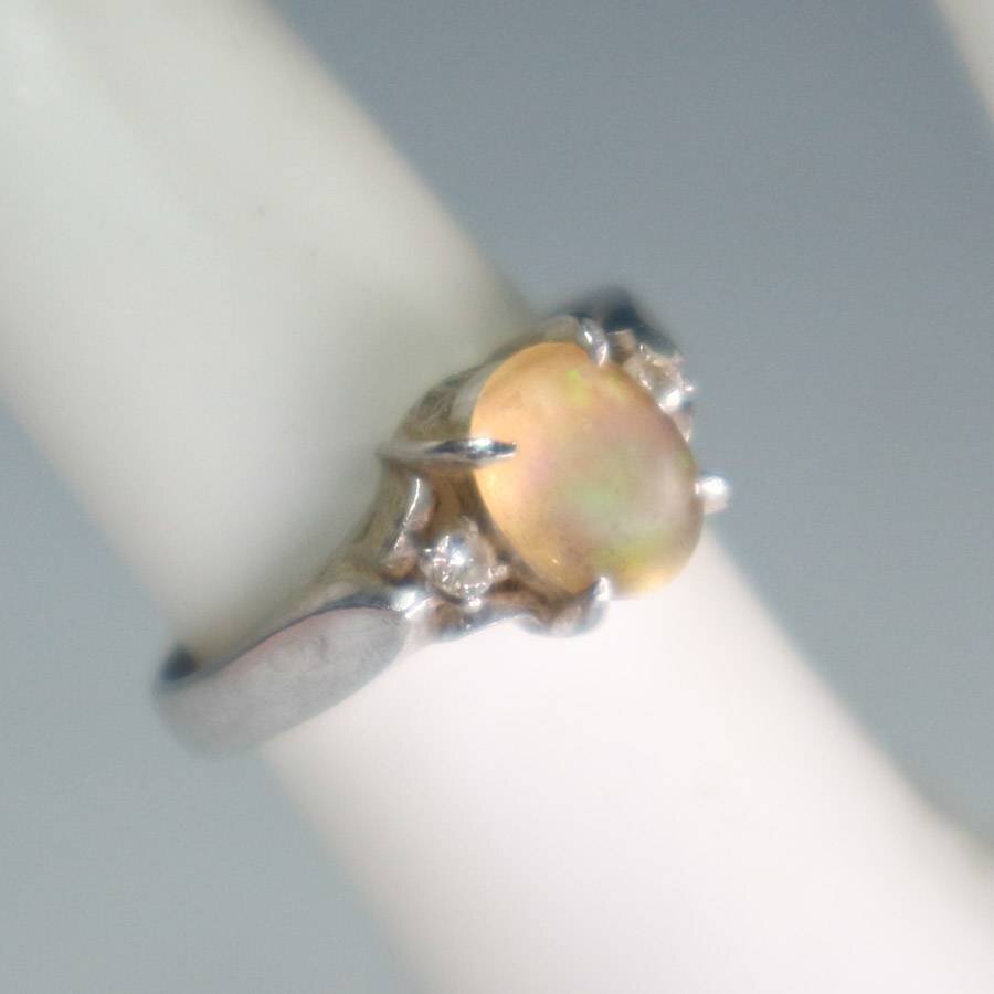 Pt900刻印 重量約4.37g 0.60ct? オパール? 11号 プラチナ リング Pt900刻印 重量約4.37g 0.60ct? オパール? 11号 プラチナ リング