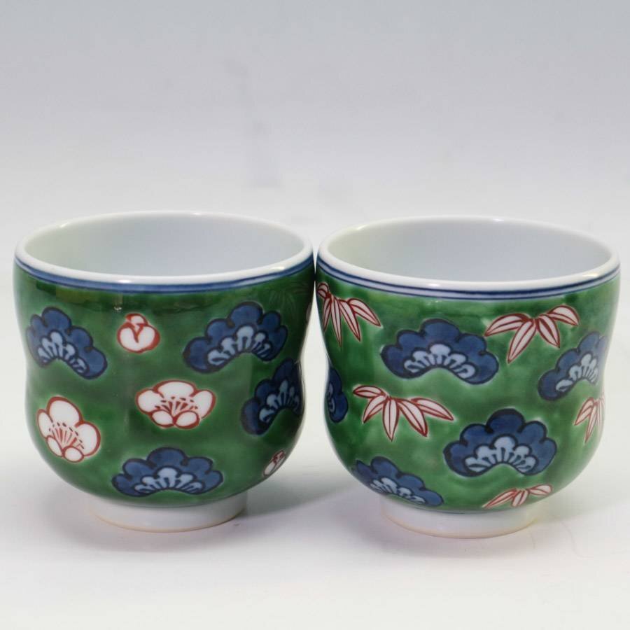 源右衛門窯 緑彩松梅紋染錦 湯呑み茶碗 2客セット ペア 有田焼 源右衛門窯 緑彩松梅紋染錦 湯呑み茶碗 2客セット ペア 有田焼