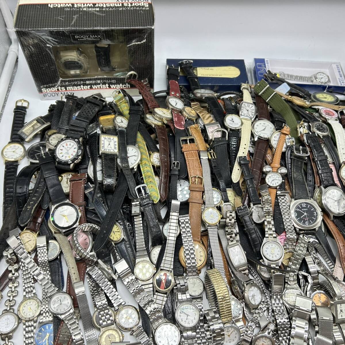 ジャンク 腕時計 350本以上 まとめて SEIKO/DOLCE/CITIZEN/CASIO ジャンク 腕時計 350本以上 まとめて SEIKO/DOLCE/CITIZEN/CASIO