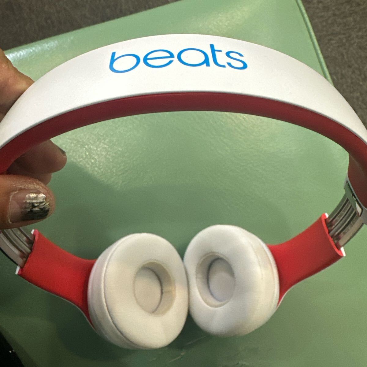 Beats Solo 2 ワイヤレスヘッドホン ホワイト/レッド ジャンク Beats Solo 2 ワイヤレスヘッドホン ホワイト/レッド ジャンク