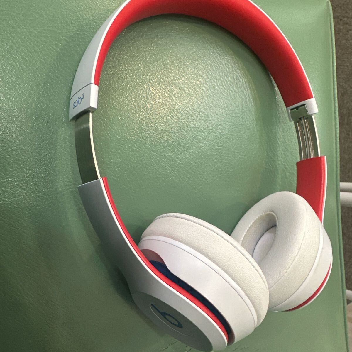 Beats Solo 2 ワイヤレスヘッドホン ホワイト/レッド ジャンク Beats Solo 2 ワイヤレスヘッドホン ホワイト/レッド ジャンク