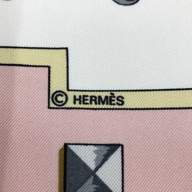 HERMES エルメス スカーフ カレ 90 鍵 タグ有り 箱付き HERMES エルメス スカーフ カレ 90 鍵 タグ有り 箱付き