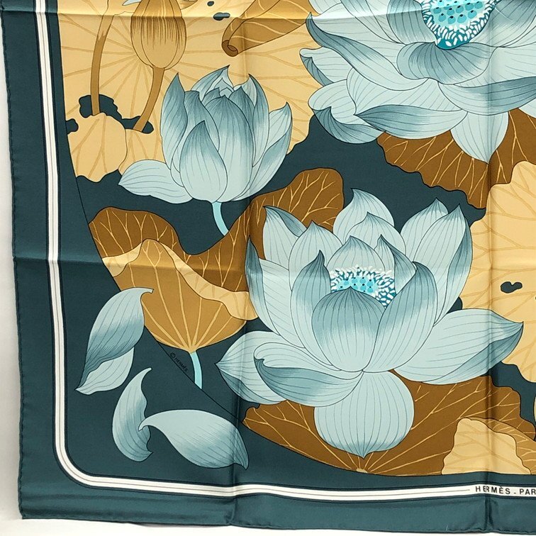 HERMES エルメス カレ90 スカーフ シルク 蓮の花 箱付き HERMES エルメス カレ90 スカーフ シルク 蓮の花 箱付き