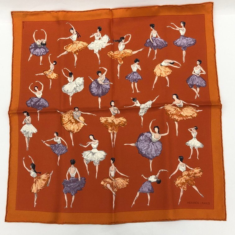 HERMES エルメス スカーフ カレ45 シルク タグあり 箱あり HERMES エルメス スカーフ カレ45 シルク タグあり 箱あり