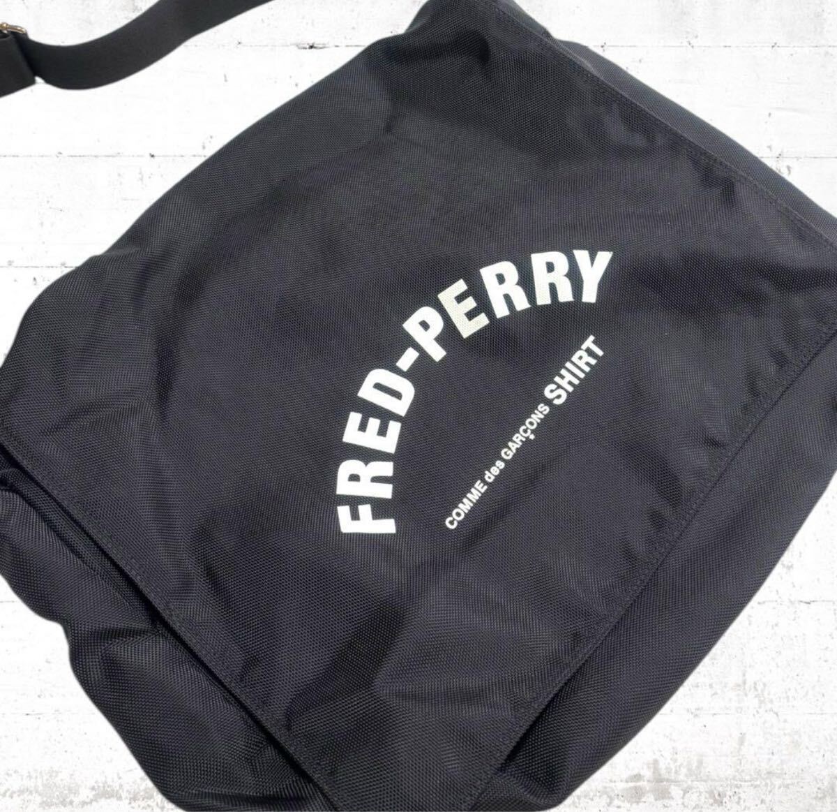 コムデギャルソン フレッドペリー コラボ ショルダー バッグ A4 comme des garcons FREDPERRY 黒色 ブラック メッセンジャー 肩掛け