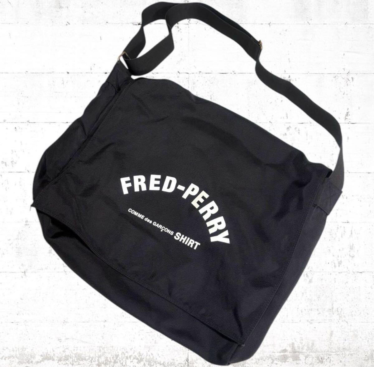 コムデギャルソン フレッドペリー コラボ ショルダー バッグ A4 comme des garcons FREDPERRY 黒色 ブラック メッセンジャー 肩掛け
