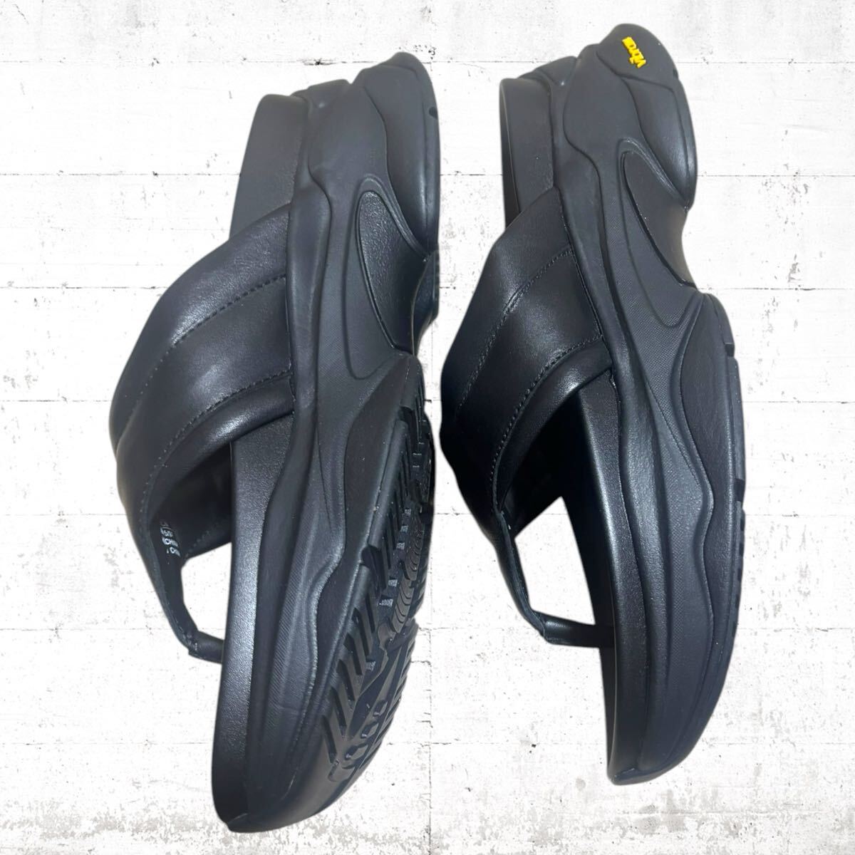 新品未使用 ZARA VIBRAM レザー トング サンダル 厚底 27 5cm 新品未使用 ZARA VIBRAM レザー トング サンダル 厚底 27 5cm