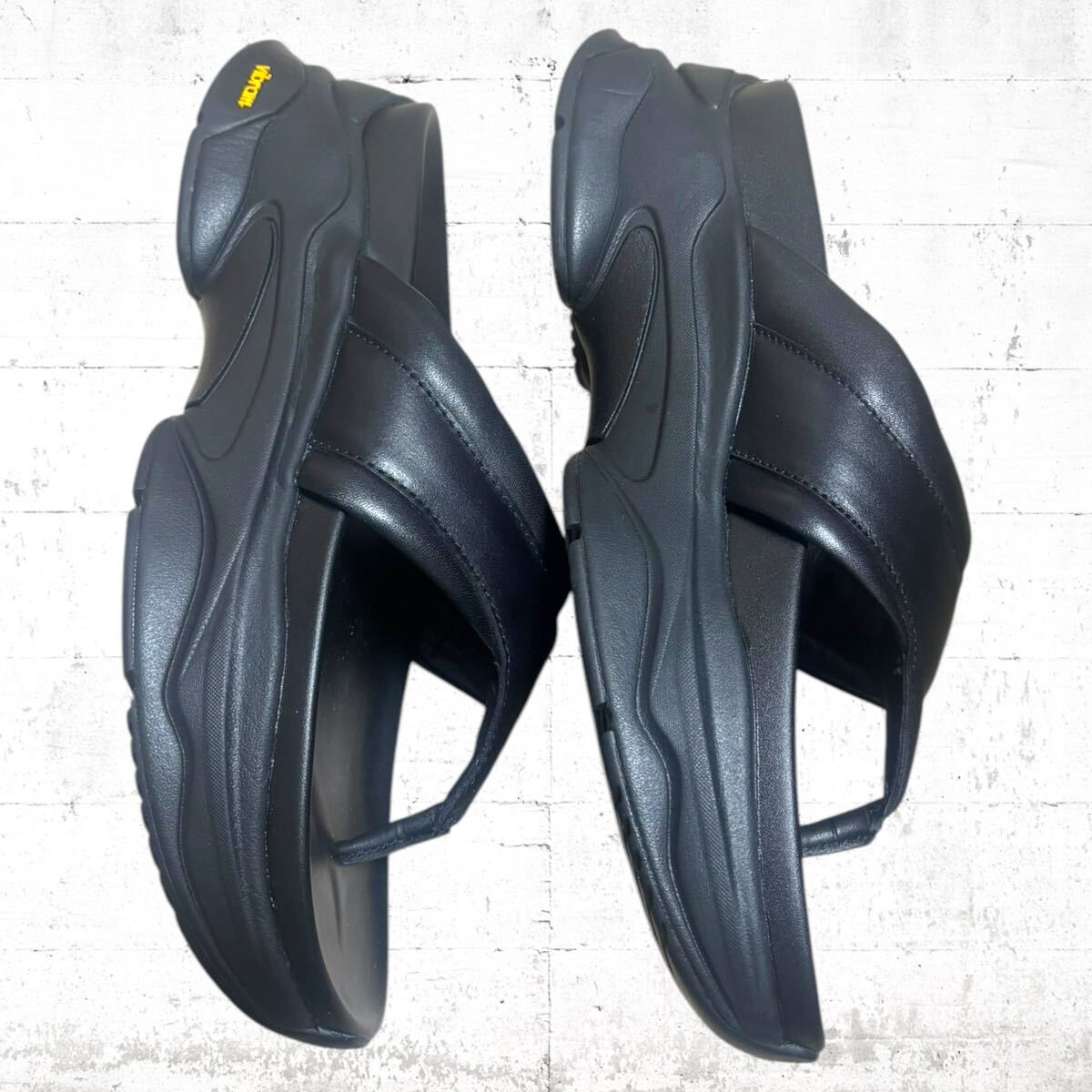 新品未使用 ZARA VIBRAM レザー トング サンダル 厚底 27 5cm 新品未使用 ZARA VIBRAM レザー トング サンダル 厚底 27 5cm