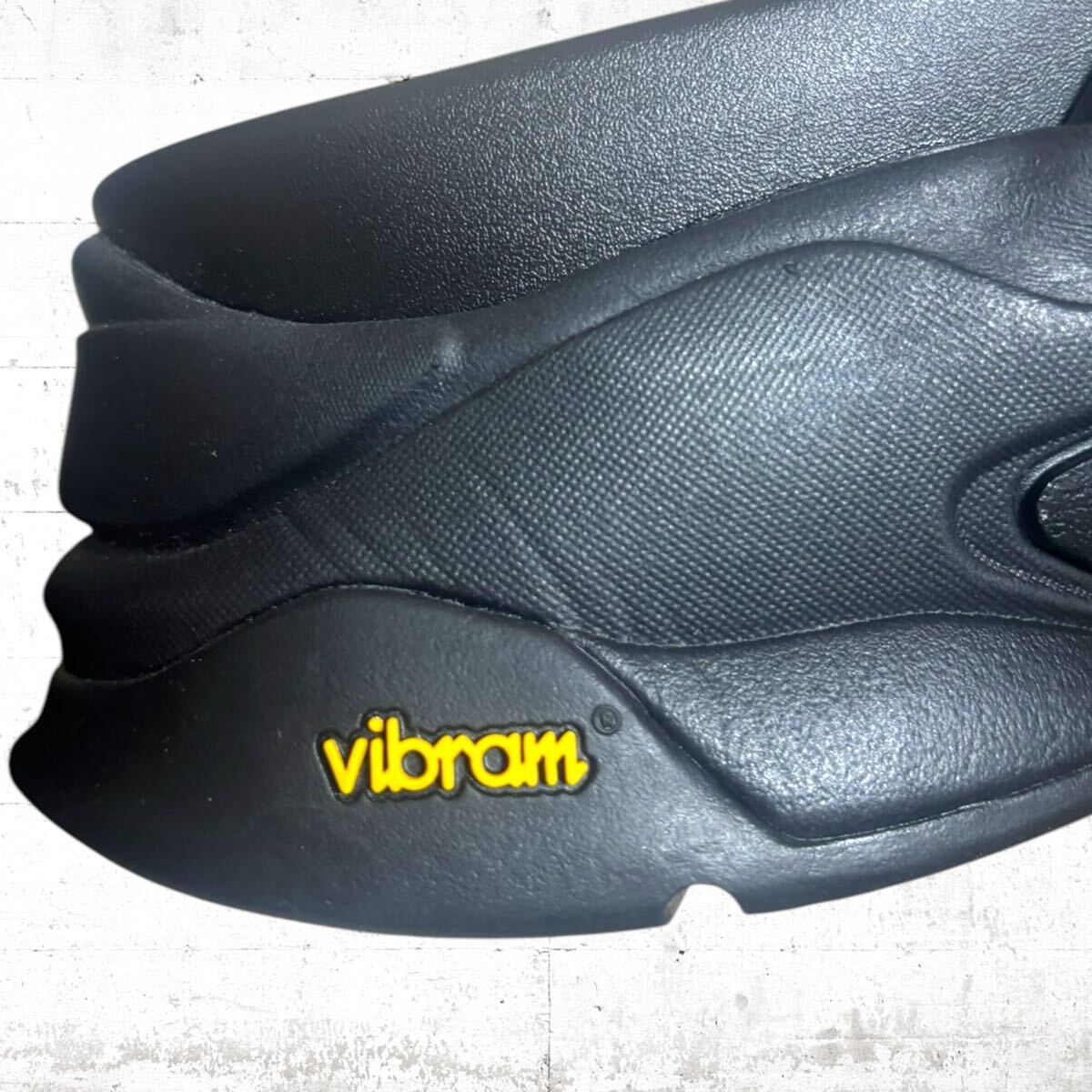 新品未使用 ZARA VIBRAM レザー トング サンダル 厚底 27 5cm 新品未使用 ZARA VIBRAM レザー トング サンダル 厚底 27 5cm