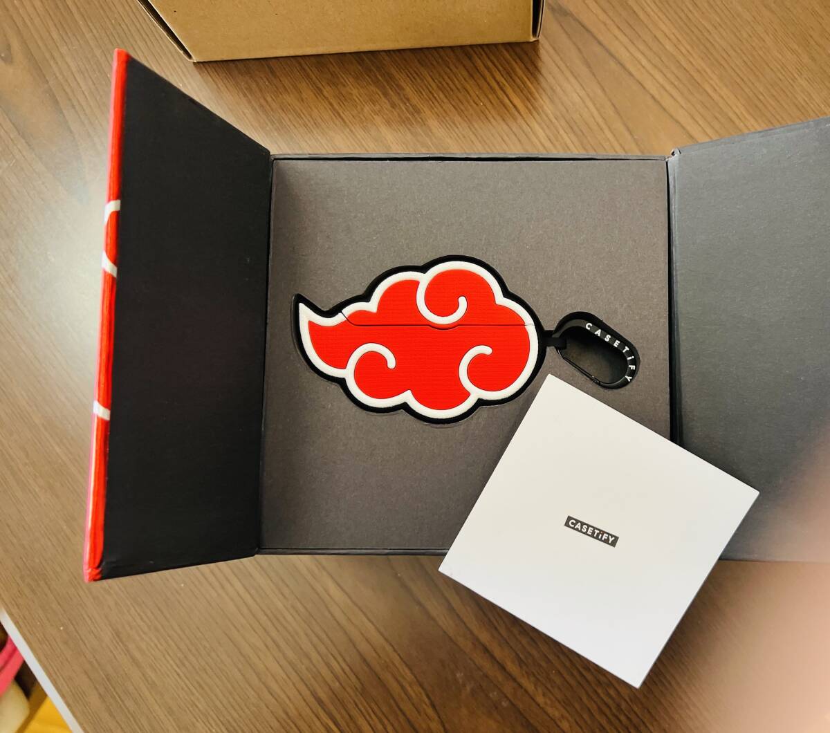 NARUTO x CASETiFY AirPods Pro 2 ケース CASETiFY Akatsuki NARUTO x CASETiFY AirPods Pro 2 ケース CASETiFY Akatsuki