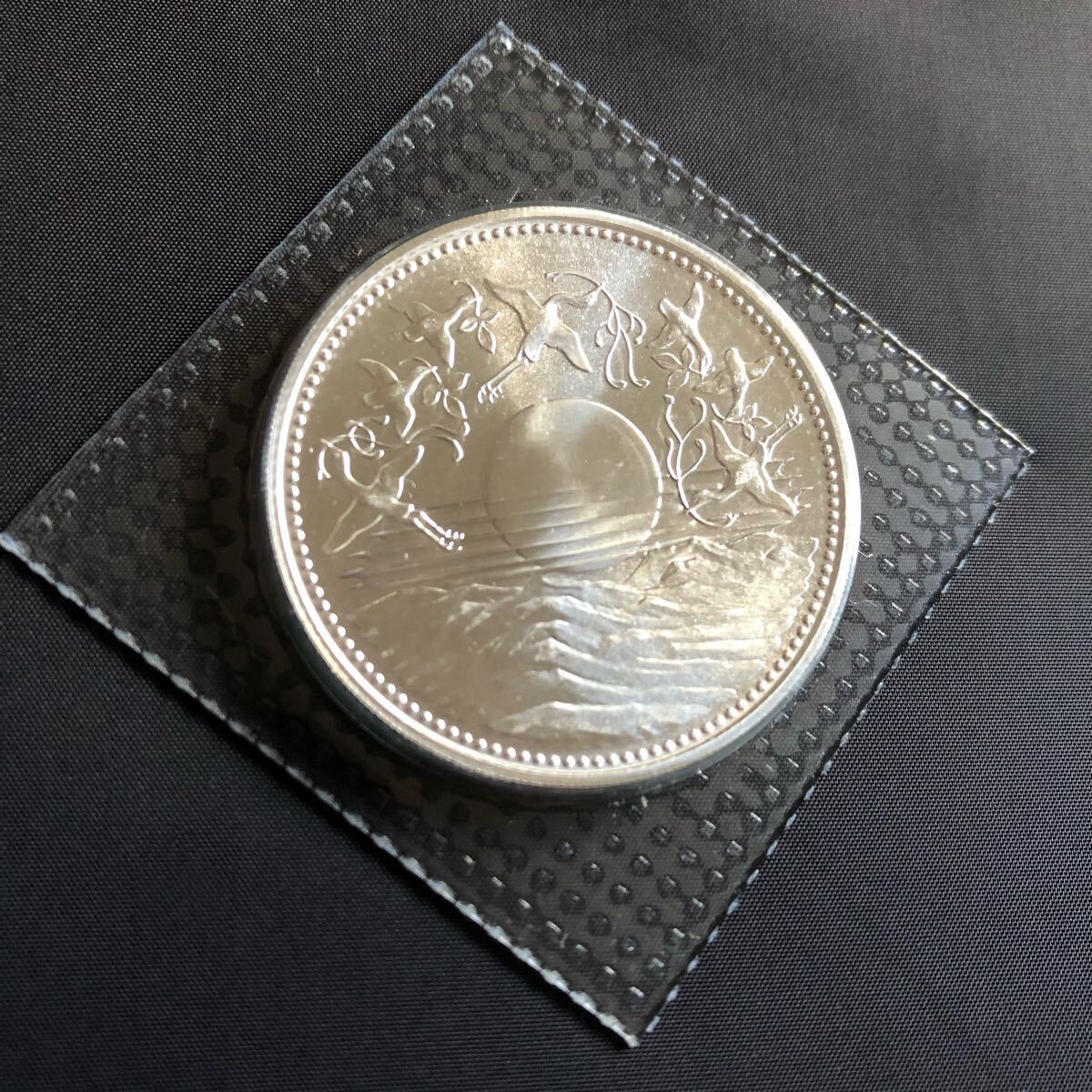 記念硬貨 壱万円 銀貨 日本国 天皇陛下 御在位六十年 昭和六十一 記念硬貨 壱万円 銀貨 日本国 天皇陛下 御在位六十年 昭和六十一