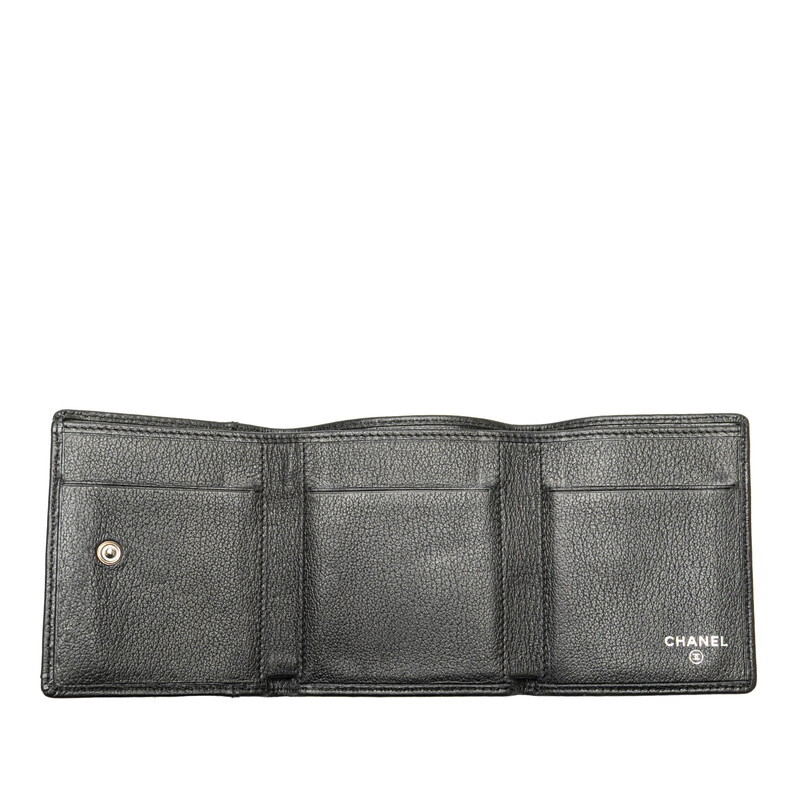 シャネル カメリア ココマーク 三つ折り財布 コンパクトウォレット ブラック ラムスキン レディース CHANEL 【中古】