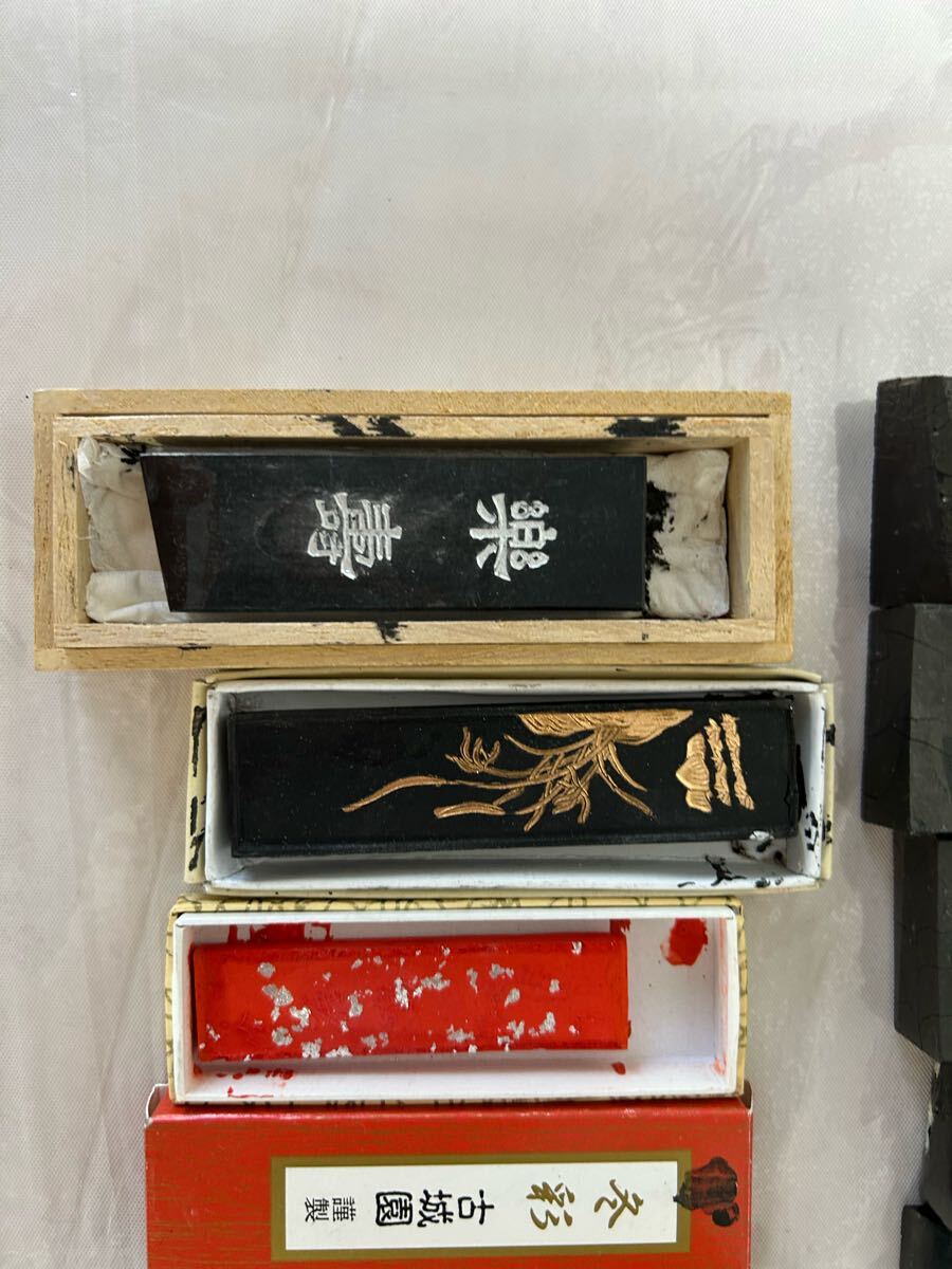 C25042416 墨 ① 書道具 使用済み品 古墨 中国墨 固形墨 文房具 C25042416 墨 ① 書道具 使用済み品 古墨 中国墨 固形墨 文房具