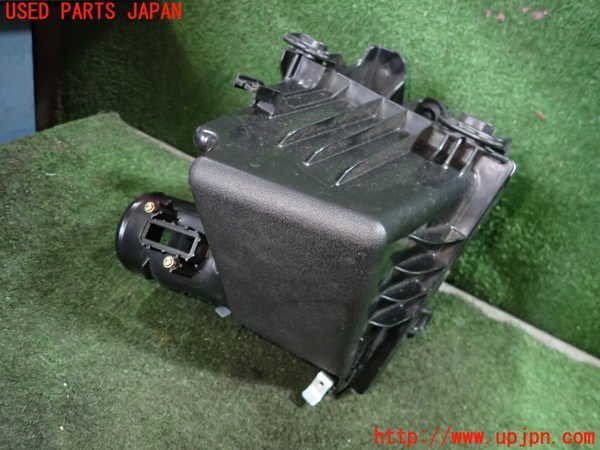 1UPJ-26502560]シエンタハイブリッド(MXPL10G)エアクリーナーボックス 中古