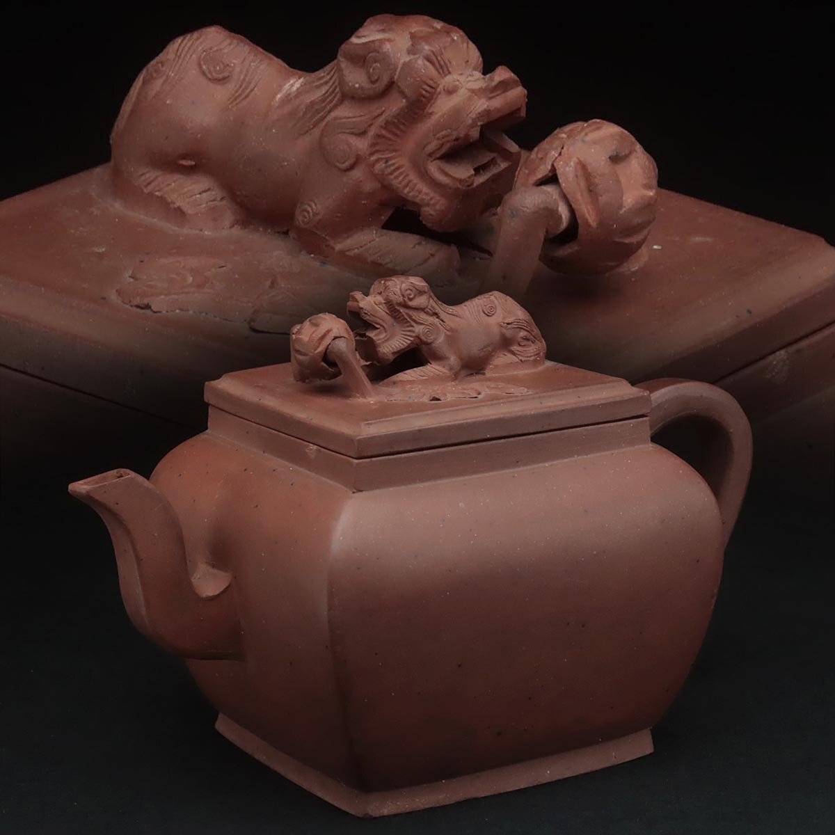 EZ350 中国美術 唐物 紫砂 朱泥 玉獅子摘 四方急須 幅20.9cm 重 EZ350 中国美術 唐物 紫砂 朱泥 玉獅子摘 四方急須 幅20.9cm 重