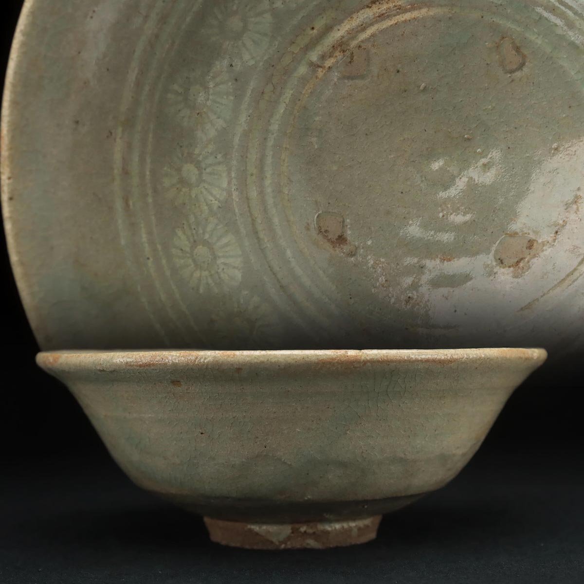 EZ232 朝鮮古美術 粉青沙器 李朝 高麗青磁三島花文鉢 径14.6cm EZ232 朝鮮古美術 粉青沙器 李朝 高麗青磁三島花文鉢 径14.6cm