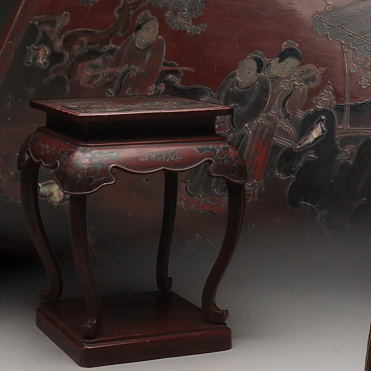 EZ211 中国美術 唐物 朱漆堆錦螺鈿人物図高卓 高40.5cm 重1.5kg EZ211 中国美術 唐物 朱漆堆錦螺鈿人物図高卓 高40.5cm 重1.5kg