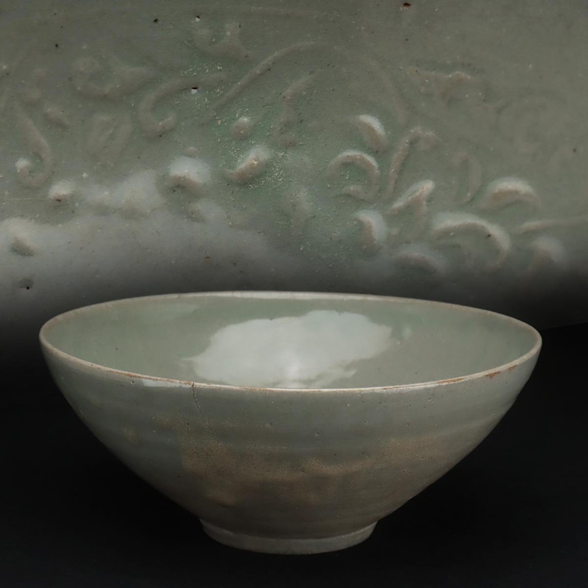 EZ528 朝鮮古美術 高麗青磁陽刻草花文鉢 径19.5cm 木箱附・高麗 EZ528 朝鮮古美術 高麗青磁陽刻草花文鉢 径19.5cm 木箱附・高麗