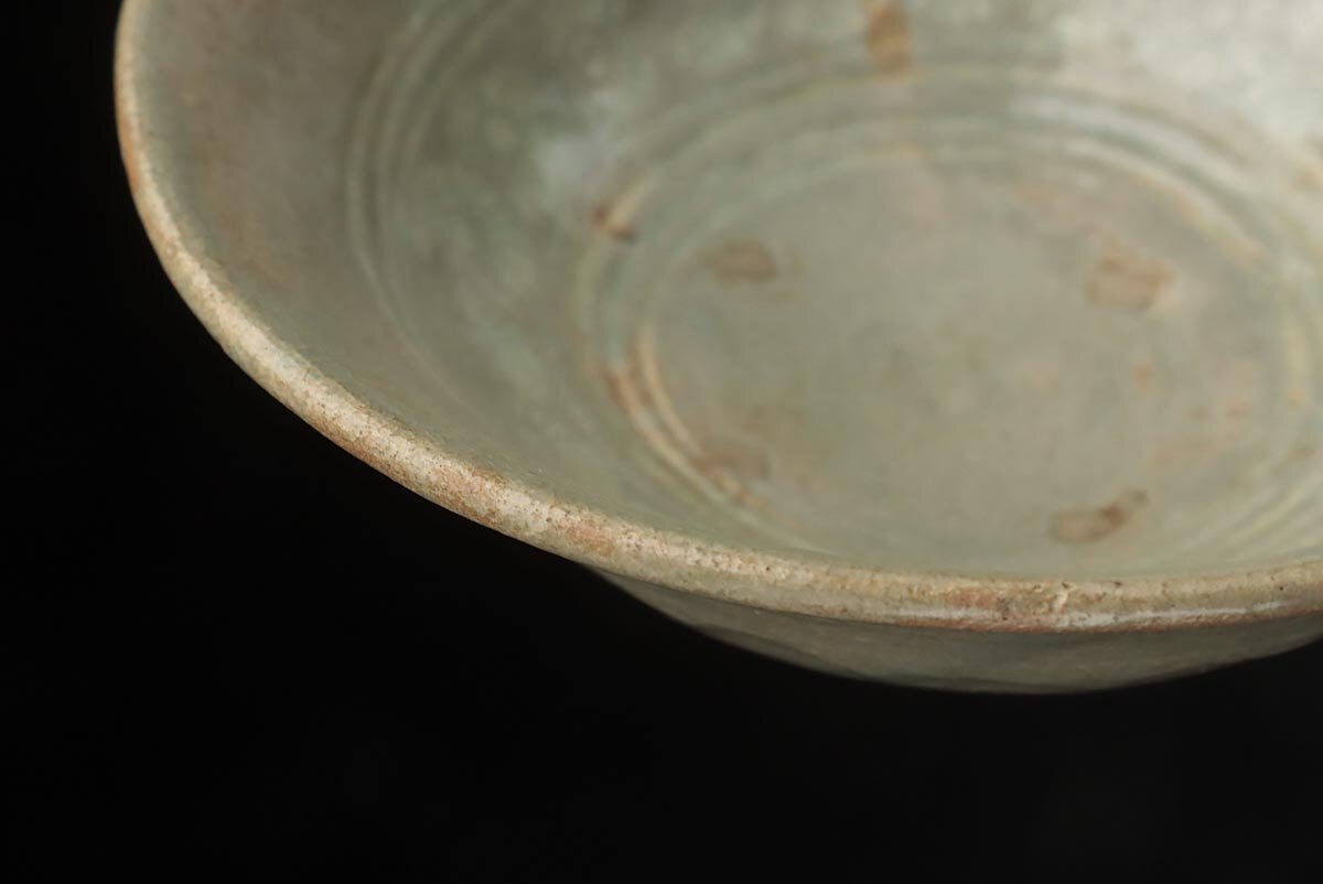 EZ232 朝鮮古美術 粉青沙器 李朝 高麗青磁三島花文鉢 径14.6cm EZ232 朝鮮古美術 粉青沙器 李朝 高麗青磁三島花文鉢 径14.6cm