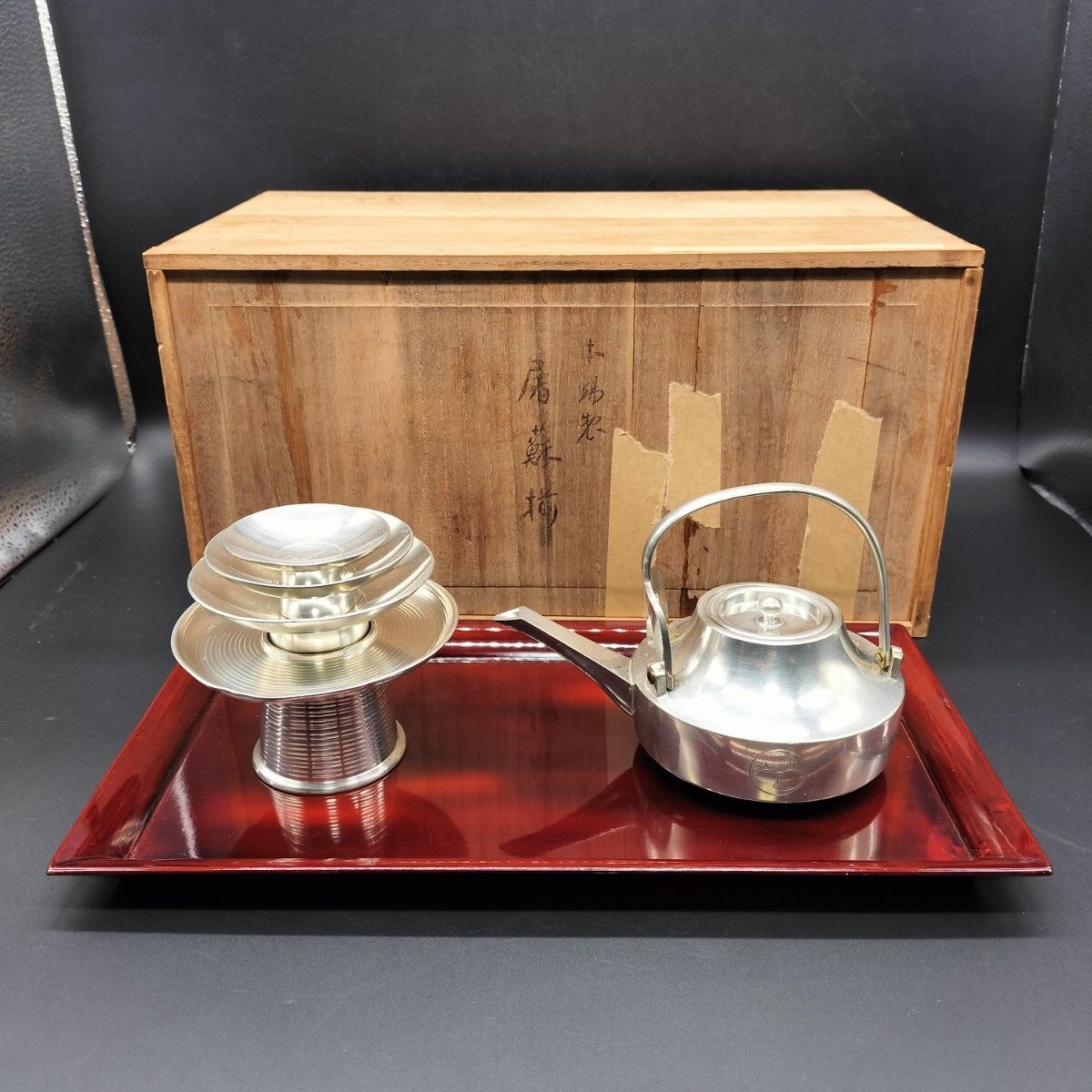屠蘇揃 本錫 錫半 錫製 屠蘇器 一式 (銚子 三つ盃 盃台) 本錫 お 屠蘇揃 本錫 錫半 錫製 屠蘇器 一式 (銚子 三つ盃 盃台) 本錫 お